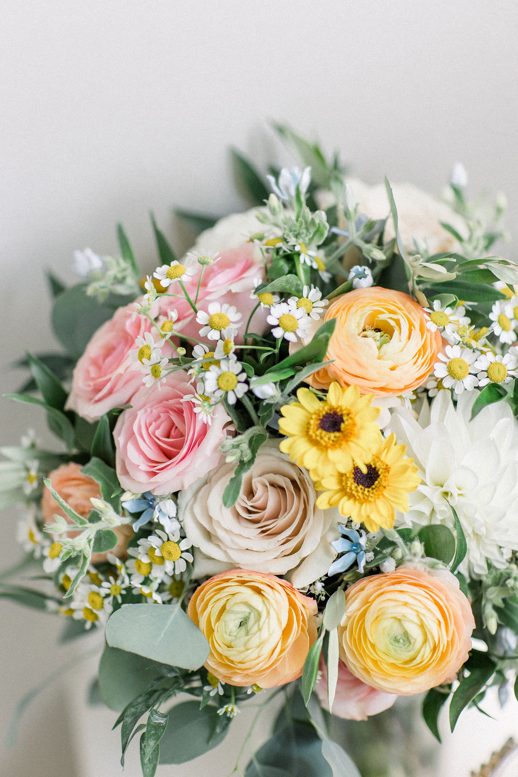 Floral Reef Designs Ottawa Wedding Florist - Amy Pinder Photography - Stonefields Estate wedding - close up on bride's soft pastel bouquet with sunflower inspiration